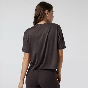 Vuori energy tee sangria Heather S